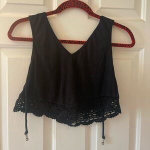 black cropped tank